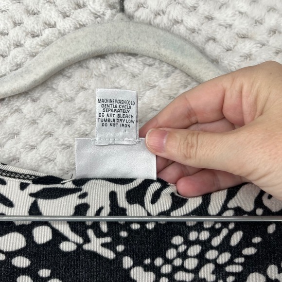 Chico's Travelers Cardigan Abstract Print Tie-Front Bell Sleeve Slinky Size 3/XL - Picture 5 of 7